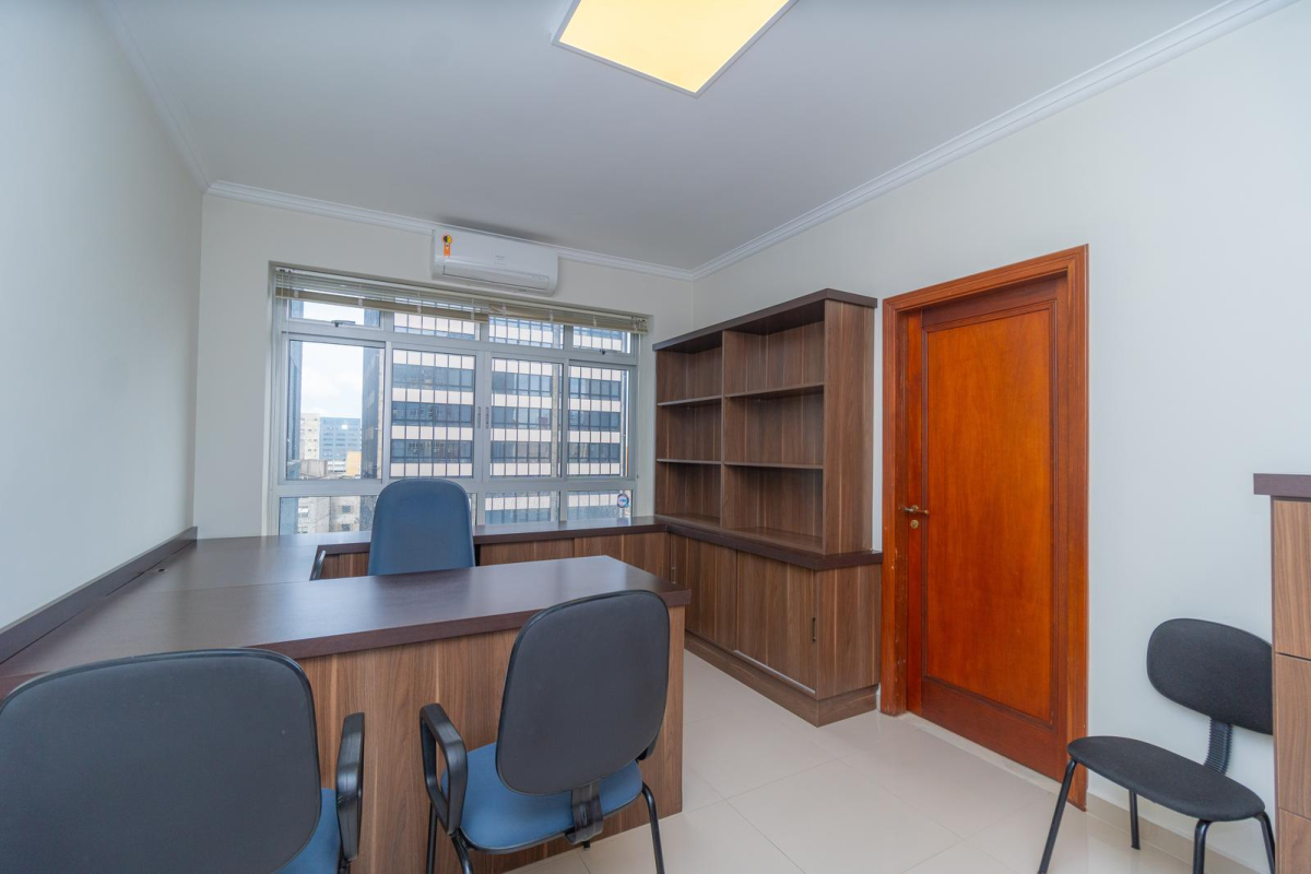 Imóveis Comerciais para locacao no Centro em Curitiba com 0m² por R$ 950,00