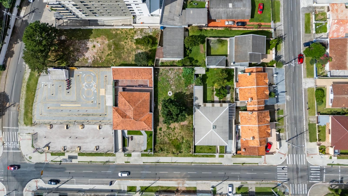 Terreno para venda no Centro em Pinhais com 558,72m² por R$ 800.000,00