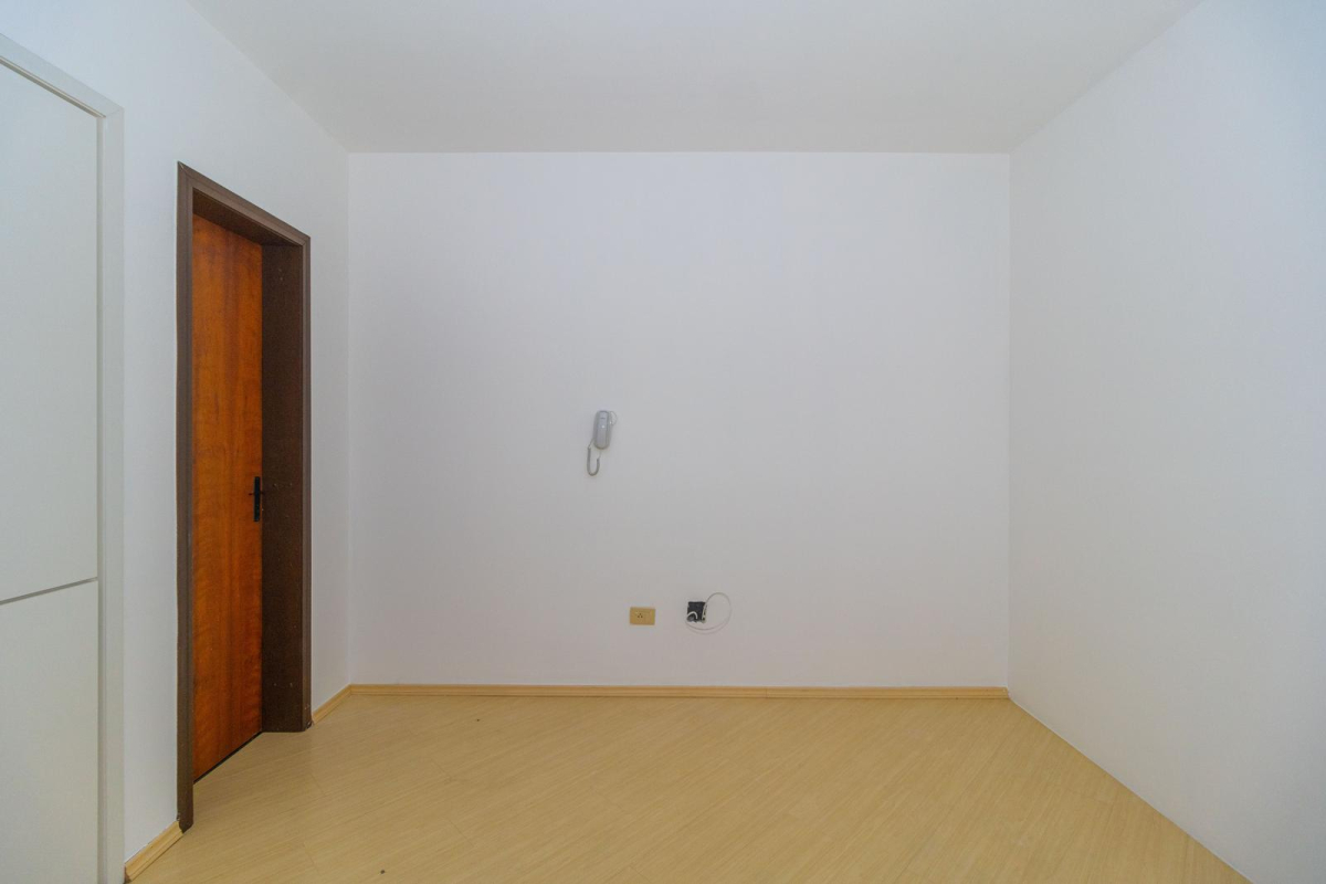 Imovel Comercial para locacao no Agua Verde em Curitiba com 48,68m² por R$ 1.300,00