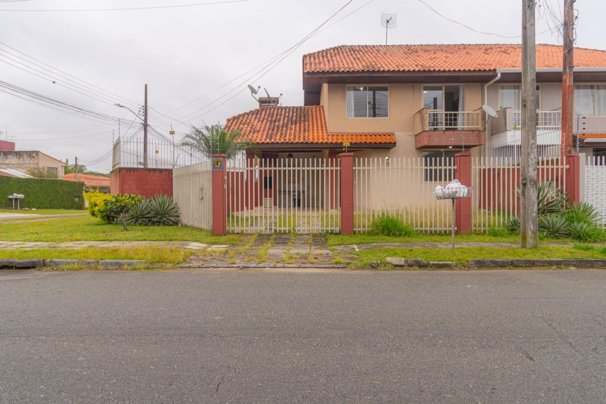 Sobrado para locacao no Campina do Siqueira em Curitiba com 210,25m² por R$ 4.000,00