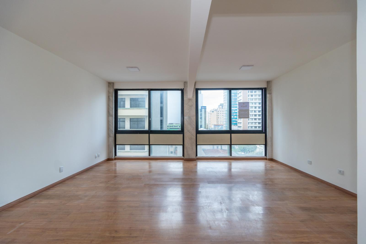 Imovel Comercial para locacao no Centro em Curitiba com 51,80m² por R$ 1.400,00