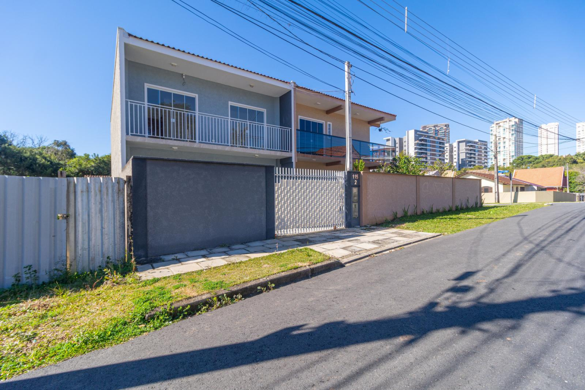Sobrado para locacao no Campo Comprido em Curitiba com 180,00m² por R$ 3.700,00