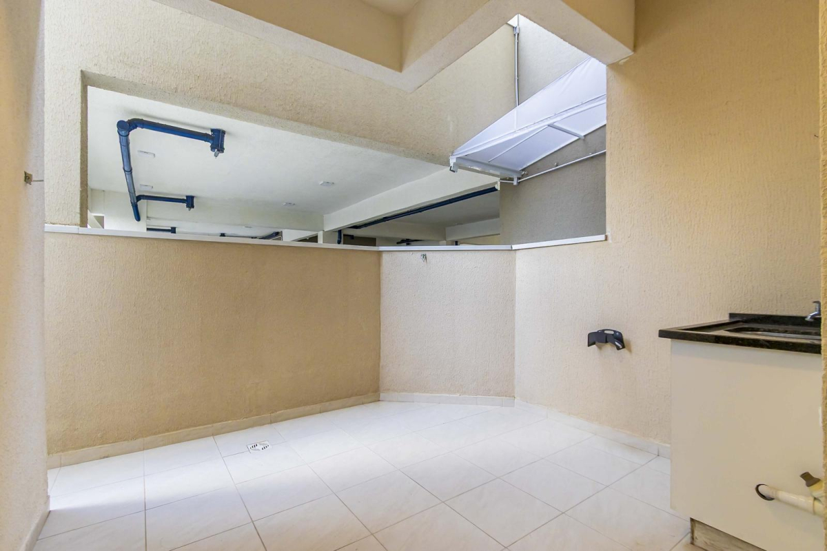 Apartamento para locacao no Capão Raso em Curitiba com 73m² por R$ 3.000,00
