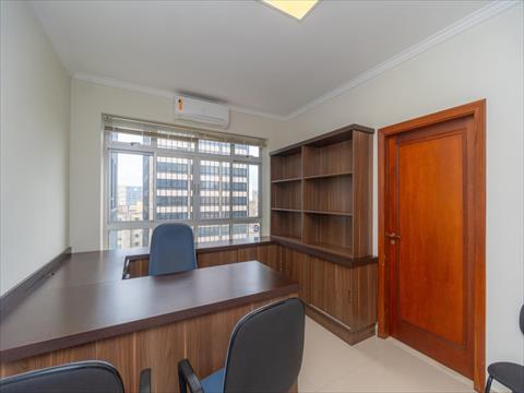Imóveis Comerciais para locacao no Centro em Curitiba com 0m² por R$ 950,00