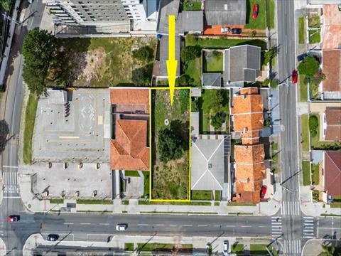 Terreno para venda no Centro em Pinhais com 558,72m² por R$ 800.000,00