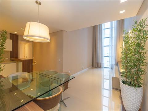 Apartamento para locacao no Centro em Curitiba com 120,00m² por R$ 8.000,00