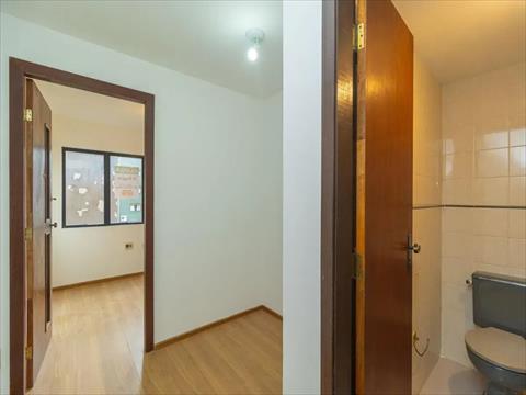 Imóveis Comerciais para locacao no Centro em Curitiba com 18m² por R$ 700,00
