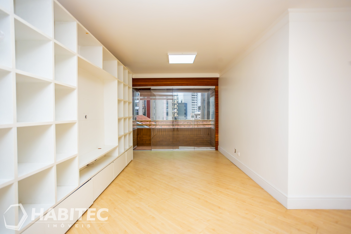 Apartamento para locacao no Centro em Curitiba com 185,93m² por R$ 3.200,00