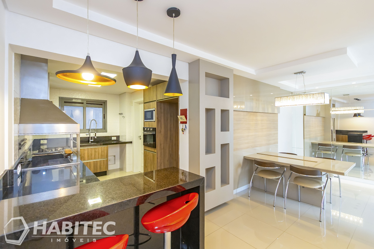 Apartamento para locacao no Centro em Curitiba com 211,03m² por R$ 7.000,00