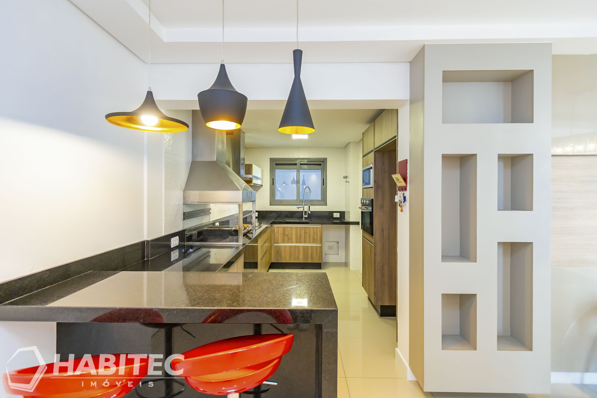 Apartamento para locacao no Centro em Curitiba com 211,03m² por R$ 7.000,00