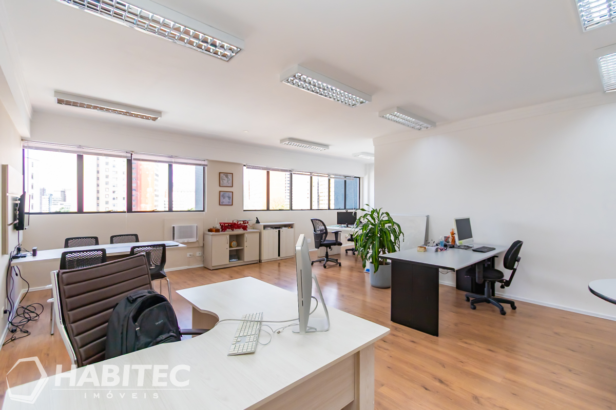 Imovel Comercial para locacao no Centro em Curitiba com 123,75m² por R$ 2.200,00