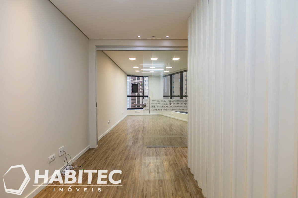 Imovel Comercial para locacao no Agua Verde em Curitiba com 53,53m² por R$ 1.700,00